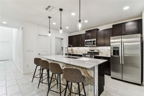 House in CONNERTON

 in Land O' Lakes, Florida 5 bedrooms, 221.94 sq.m. № 1640683 - photo 13