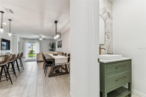 House in CONNERTON

 in Land O' Lakes, Florida 5 bedrooms, 221.94 sq.m. № 1640683 - photo 8