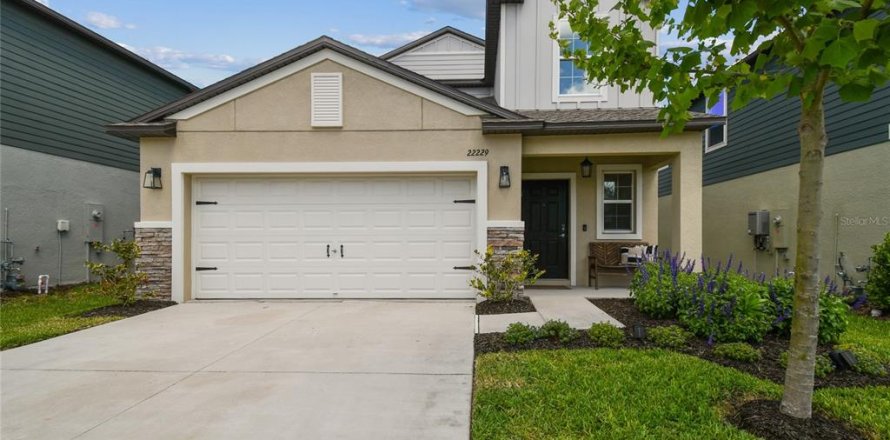 House in CONNERTON
in Land O' Lakes, Florida 5 bedrooms, 221.94 sq.m. № 1640683