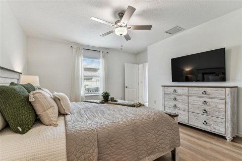 House in CONNERTON

 in Land O' Lakes, Florida 5 bedrooms, 221.94 sq.m. № 1640683 - photo 25
