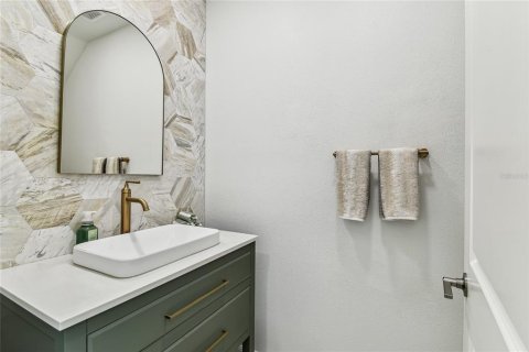 House in CONNERTON

 in Land O' Lakes, Florida 5 bedrooms, 221.94 sq.m. № 1640683 - photo 7