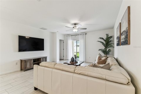 House in CONNERTON

 in Land O' Lakes, Florida 5 bedrooms, 221.94 sq.m. № 1640683 - photo 19