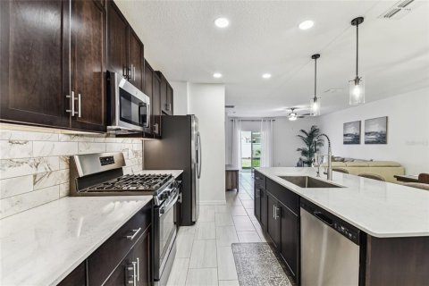 House in CONNERTON

 in Land O' Lakes, Florida 5 bedrooms, 221.94 sq.m. № 1640683 - photo 17