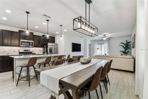 House in CONNERTON

 in Land O' Lakes, Florida 5 bedrooms, 221.94 sq.m. № 1640683 - photo 10