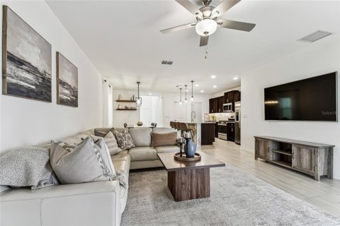 House in CONNERTON

 in Land O' Lakes, Florida 5 bedrooms, 221.94 sq.m. № 1640683 - photo 21