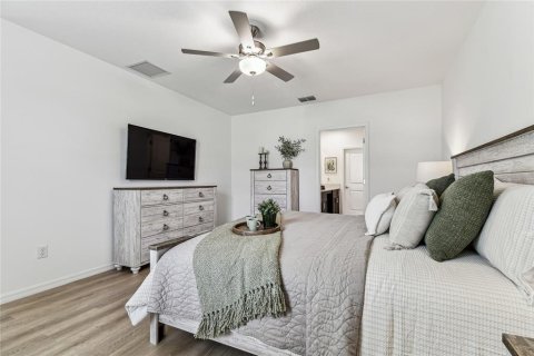 House in CONNERTON

 in Land O' Lakes, Florida 5 bedrooms, 221.94 sq.m. № 1640683 - photo 26