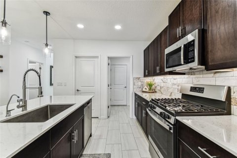 House in CONNERTON

 in Land O' Lakes, Florida 5 bedrooms, 221.94 sq.m. № 1640683 - photo 14
