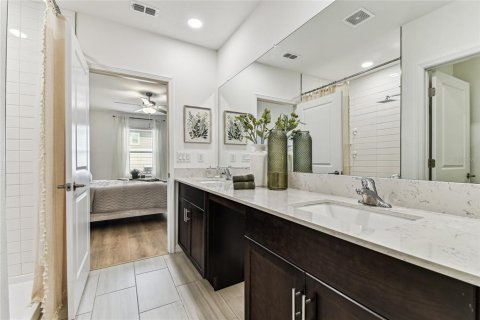 House in CONNERTON

 in Land O' Lakes, Florida 5 bedrooms, 221.94 sq.m. № 1640683 - photo 28