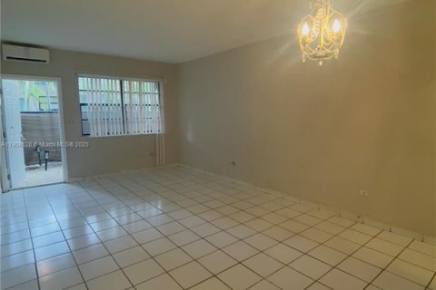 Снять в аренду виллу или дом в Майами-Бич, Флорида 1 спальня, 273.6м2, № 1964429 - фото 9