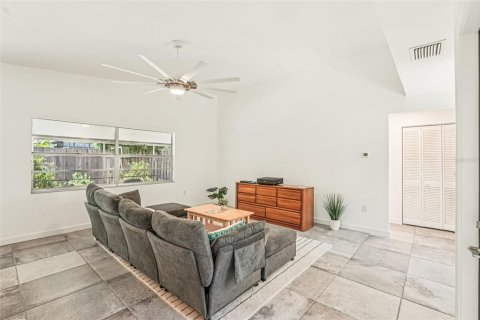 House in Sarasota, Florida 2 bedrooms, 114.73 sq.m. № 1804733 - photo 3