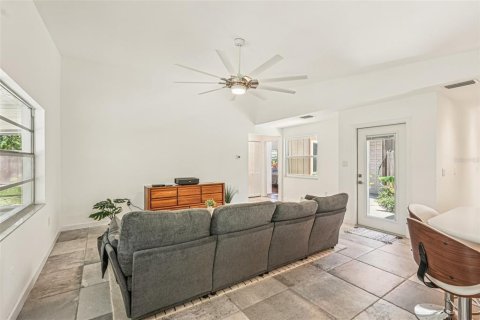 House in Sarasota, Florida 2 bedrooms, 114.73 sq.m. № 1804733 - photo 4