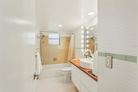 House in Sarasota, Florida 2 bedrooms, 114.73 sq.m. № 1804733 - photo 18