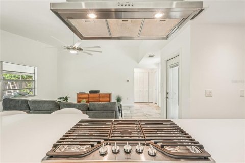 House in Sarasota, Florida 2 bedrooms, 114.73 sq.m. № 1804733 - photo 10