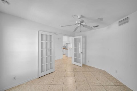 House in Cape Coral, Florida 3 bedrooms, 135.45 sq.m. № 1597455 - photo 6