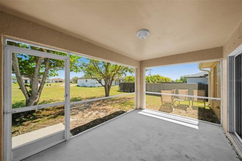 House in Cape Coral, Florida 3 bedrooms, 135.45 sq.m. № 1597455 - photo 29
