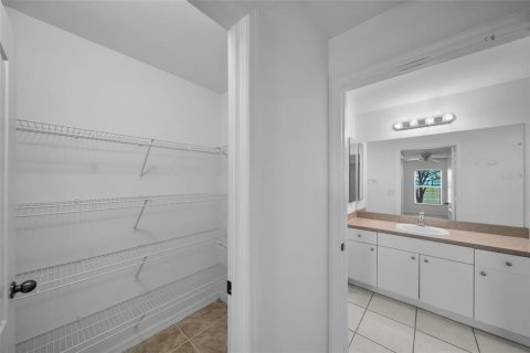 House in Cape Coral, Florida 3 bedrooms, 135.45 sq.m. № 1597455 - photo 18