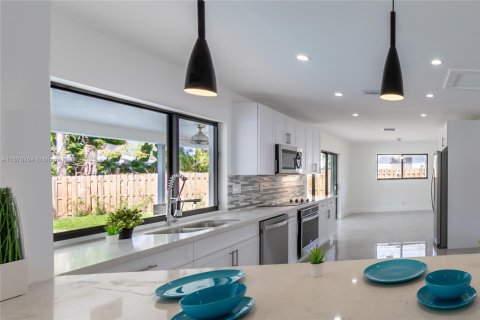 House in Boca Raton, Florida 4 bedrooms, 206.89 sq.m. № 1930685 - photo 7