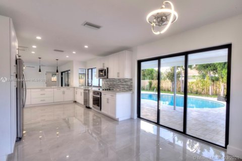 House in Boca Raton, Florida 4 bedrooms, 206.89 sq.m. № 1930685 - photo 10