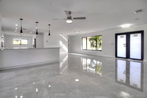 House in Boca Raton, Florida 4 bedrooms, 206.89 sq.m. № 1930685 - photo 2