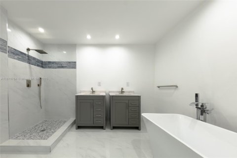 House in Boca Raton, Florida 4 bedrooms, 206.89 sq.m. № 1930685 - photo 19