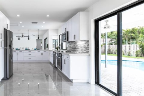 House in Boca Raton, Florida 4 bedrooms, 206.89 sq.m. № 1930685 - photo 8