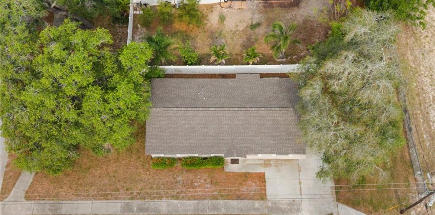Villa ou maison à Tarpon Springs, Floride 4 chambres, 130.43 m2 № 2400100