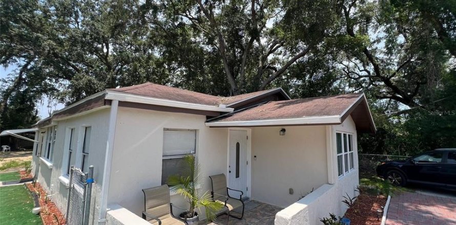 House in Winter Haven, Florida 3 bedrooms, 89.93 sq.m. № 1750238