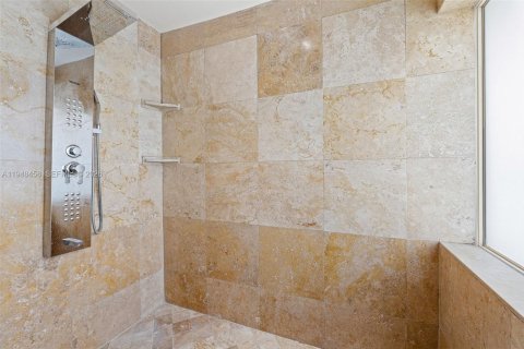 Villa ou maison à vendre à Hialeah Gardens, Floride: 5 chambres, 451.32 m2 № 2004805 - photo 30