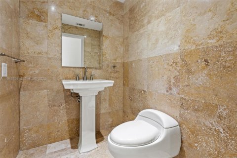 Villa ou maison à vendre à Hialeah Gardens, Floride: 5 chambres, 451.32 m2 № 2004805 - photo 28