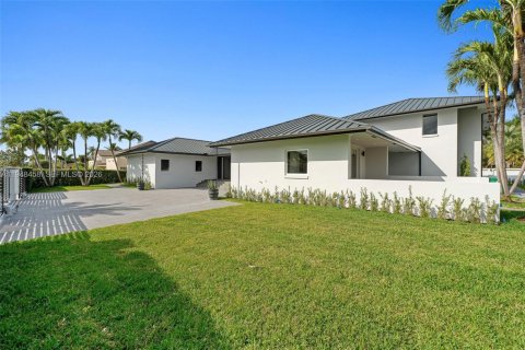 Villa ou maison à vendre à Hialeah Gardens, Floride: 5 chambres, 451.32 m2 № 2004805 - photo 8