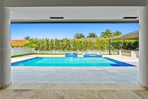Villa ou maison à vendre à Hialeah Gardens, Floride: 5 chambres, 451.32 m2 № 2004805 - photo 22