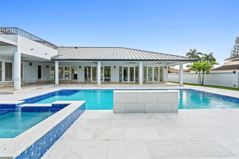 Villa ou maison à vendre à Hialeah Gardens, Floride: 5 chambres, 451.32 m2 № 2004805 - photo 17