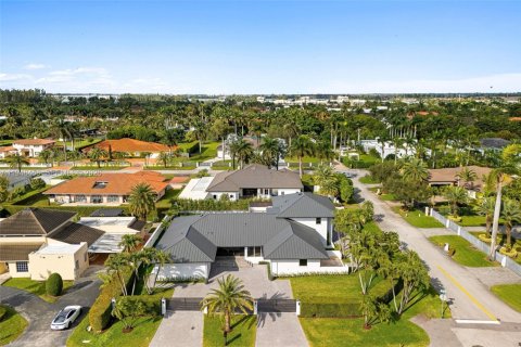 Villa ou maison à vendre à Hialeah Gardens, Floride: 5 chambres, 451.32 m2 № 2004805 - photo 2