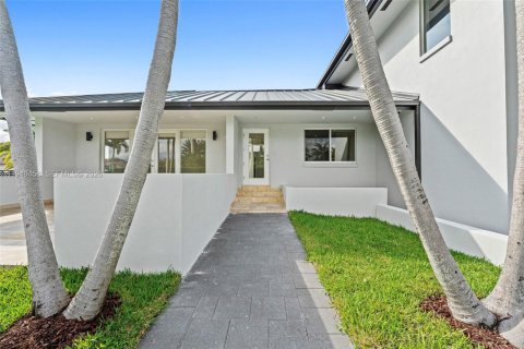 Villa ou maison à vendre à Hialeah Gardens, Floride: 5 chambres, 451.32 m2 № 2004805 - photo 13