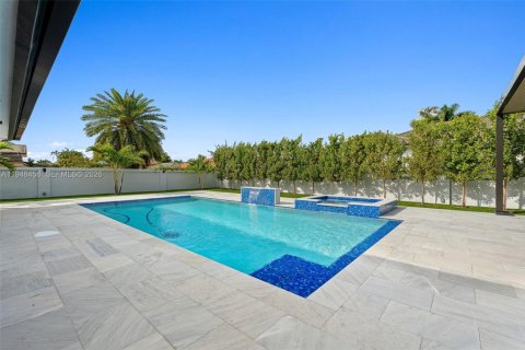 Villa ou maison à vendre à Hialeah Gardens, Floride: 5 chambres, 451.32 m2 № 2004805 - photo 15