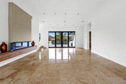 Villa ou maison à vendre à Hialeah Gardens, Floride: 5 chambres, 451.32 m2 № 2004805 - photo 27