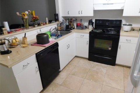 Propiedad comercial en venta en Cape Coral, Florida, 212.75 m2 № 1936408 - foto 9