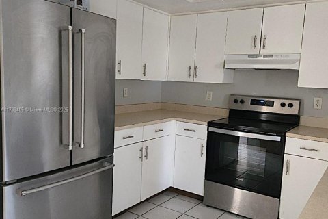 Commercial property in Cape Coral, Florida 212.75 sq.m. № 1936408 - photo 25