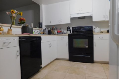 Commercial property in Cape Coral, Florida 212.75 sq.m. № 1936408 - photo 10