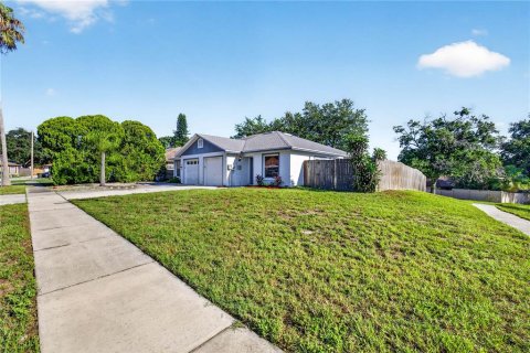 House in Palm Harbor, Florida 2 bedrooms, 74.04 sq.m. № 2266416 - photo 3