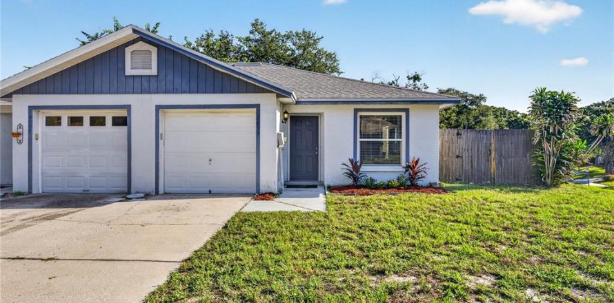 House in Palm Harbor, Florida 2 bedrooms, 74.04 sq.m. № 2266416