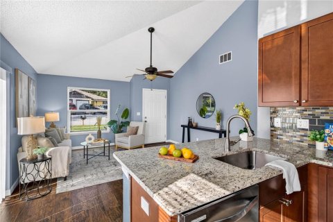 House in Palm Harbor, Florida 2 bedrooms, 74.04 sq.m. № 2266416 - photo 15