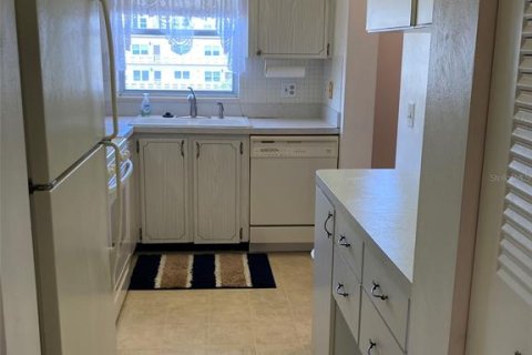 Condo in Saint Petersburg, Florida, 1 bedroom  № 1802228 - photo 11