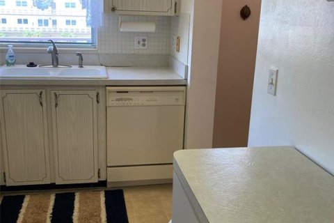 Condo in Saint Petersburg, Florida, 1 bedroom  № 1802228 - photo 13
