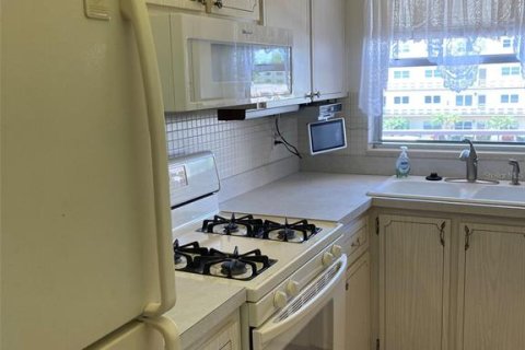 Condo in Saint Petersburg, Florida, 1 bedroom  № 1802228 - photo 12