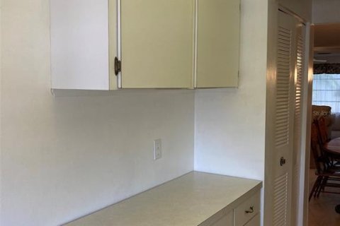 Condo in Saint Petersburg, Florida, 1 bedroom  № 1802228 - photo 8