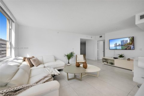Condo in Hallandale Beach, Florida, 3 bedrooms  № 2384501 - photo 5