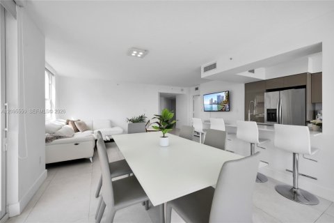 Condo in Hallandale Beach, Florida, 3 bedrooms  № 2384501 - photo 6
