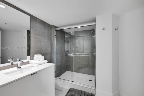 Condo in Hallandale Beach, Florida, 3 bedrooms  № 2384501 - photo 18