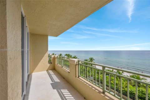 Condo in Hallandale Beach, Florida, 3 bedrooms  № 2384501 - photo 25